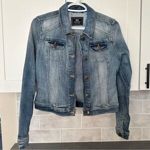MAX Classic Cropped Faded Denim Jacket 10